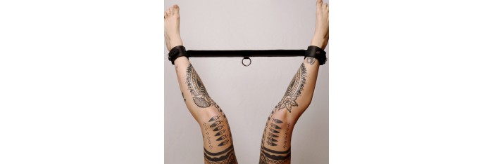 Barre de contrainte cuir et anneau Noir