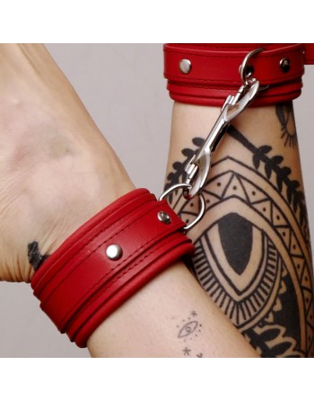 Chevillères en cuir molletonné rouges et attaches argentées