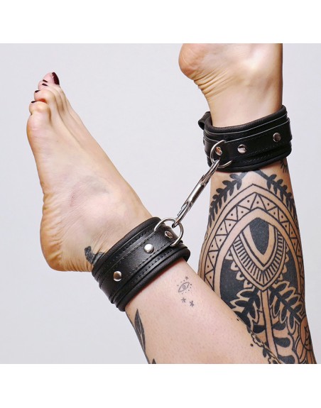 Chevillères en cuir molletonné et attaches argentées